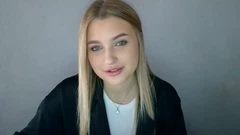 Mia online show from 10, 9, 2025