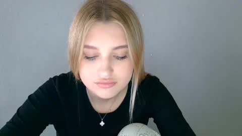 Mia online show from 15, 9, 2025