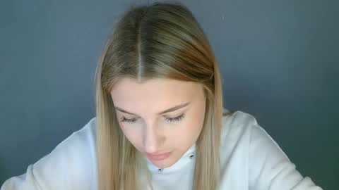 Mia online show from 26, 9, 2025