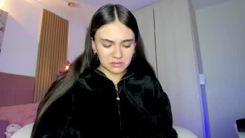 Mia Nevaeh - follow me online show from 18, 4, 2026