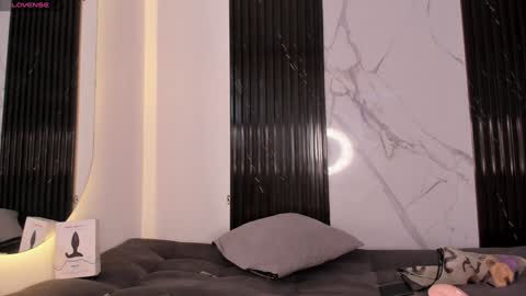 Snapshot of mia_ravenn chatting on 3, 12, 2024 Mia online show from 3, 12, 2024