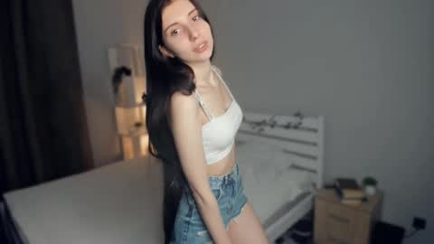 Mia online show from 12, 3, 2025