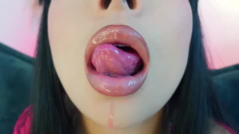 Mia online show from 6, 4, 2026