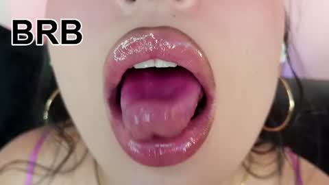 Snapshot of mia_roux1 chatting on 6, 7, 2026 Mia online show from 6, 7, 2026