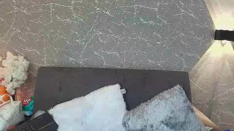 Mia Roux online show from 2, 2, 2025