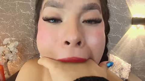 Mia Roux online show from 8, 3, 2025