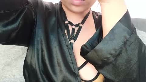 Mia Roux online show from 9, 10, 2025