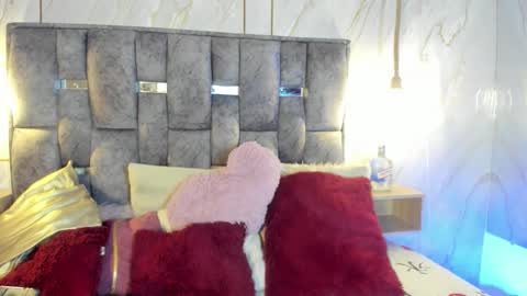 Mia Roux online show from 6, 2, 2026