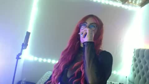 MIA VANTT online show from 6, 3, 2026