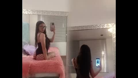 Snapshot of mia_velmont chatting on 28, 5, 2026 Miaaa online show from 28, 5, 2026