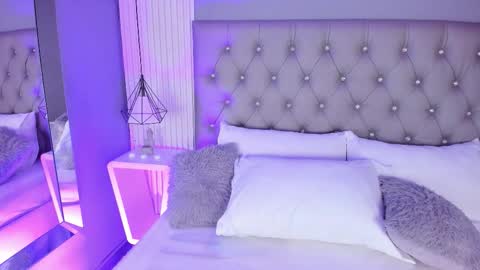 mia vixenn  online show from 14, 12, 2025