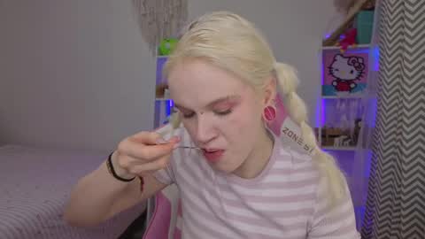 Mia online show from 12, 4, 2026