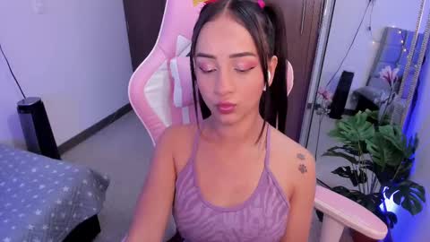 mia  nicolle online show from 26, 2, 2025