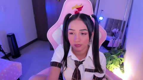 mia  nicolle online show from 7, 10, 2025