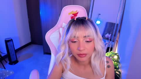 Snapshot of miaa_06 chatting on 4, 5, 2026 mia nicolle online show from 4, 5, 2026