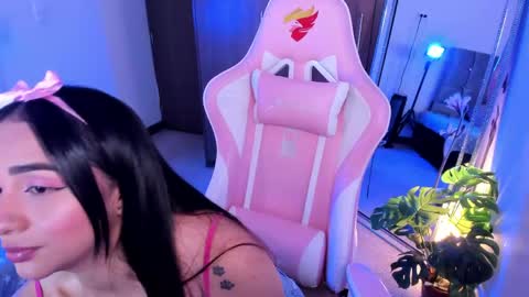Snapshot of miaa_06 chatting on 5, 5, 2026 mia nicolle online show from 5, 5, 2026