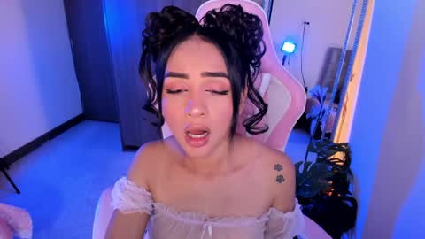 Snapshot of miaa_06 chatting on 21, 5, 2026 mia nicolle online show from 21, 5, 2026