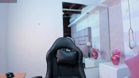 Mia  online show from 18, 6, 2026