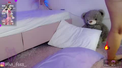 Mia online show from 10, 2, 2025