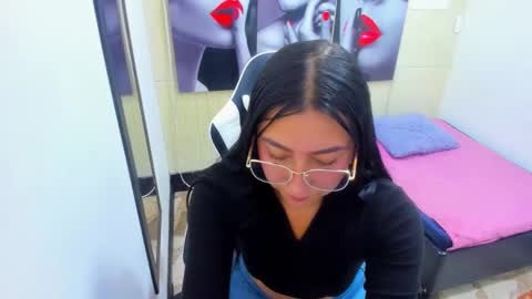 Snapshot of miaa_scott chatting on 11, 11, 2025 online show from 11, 11, 2025