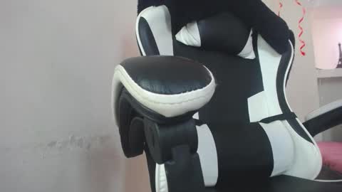 Snapshot of miaa_scott chatting on 16, 11, 2025 online show from 16, 11, 2025