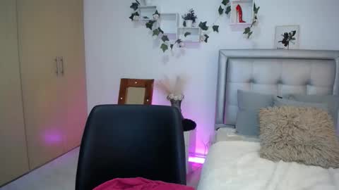 Snapshot of miaa_star_1x chatting on 15, 11, 2025 miaa_star_1x online show from 15, 11, 2025