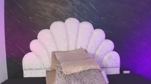 Mia online show from 6, 4, 2026