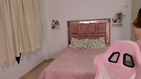 Mia  online show from 19, 7, 2026