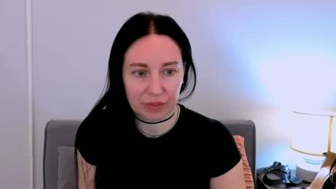 Mia online show from 4, 3, 2026