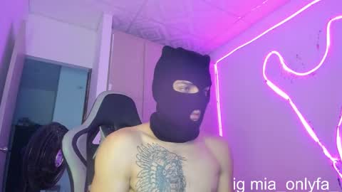 Snapshot of miaandluciferxxx chatting on 14, 12, 2025 miaandluciferxxx online show from 14, 12, 2025