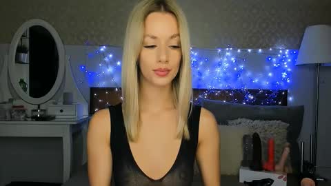 Snapshot of miabeex chatting on 24, 9, 2025 MiaBeeX online show from 24, 9, 2025
