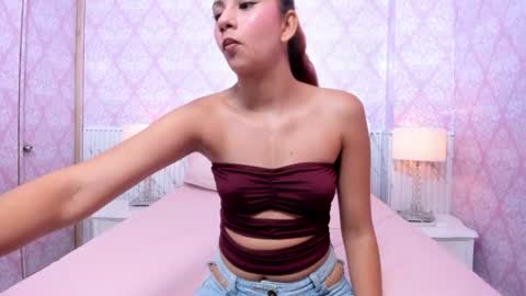 Snapshot of miabloom19 chatting on 14, 6, 2026 Mia online show from 14, 6, 2026