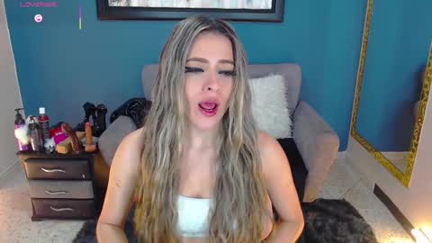 Snapshot of miacarperrlux chatting on 6, 3, 2025 MiaCarper online show from 6, 3, 2025