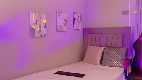 Snapshot of miacarterr_ chatting on 5, 12, 2025 Mia online show from 5, 12, 2025