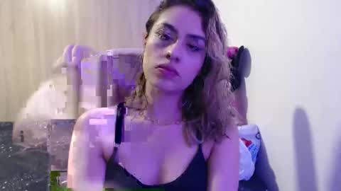 Snapshot of miacollings1 chatting on 18, 12, 2025 Miia online show from 18, 12, 2025