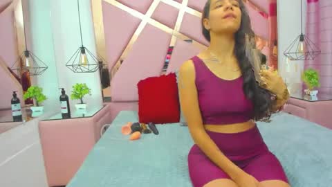 Snapshot of miacours chatting on 16, 12, 2025 MiaCours online show from 16, 12, 2025