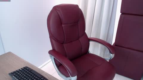 miadesir online show from 5, 4, 2026