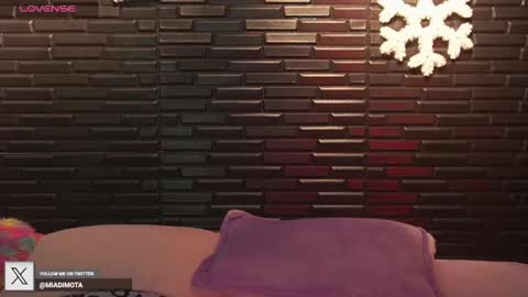 Snapshot of miadimota chatting on 4, 12, 2024 Mia online show from 4, 12, 2024