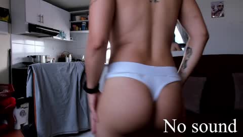 Snapshot of miadimota chatting on 16, 1, 2025 Mia online show from 16, 1, 2025