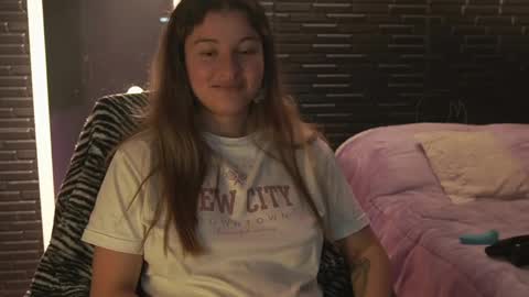 Snapshot of miadimota chatting on 15, 2, 2025 Mia online show from 15, 2, 2025