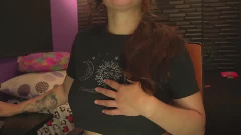 Snapshot of miadimota chatting on 8, 11, 2025 Mia online show from 8, 11, 2025