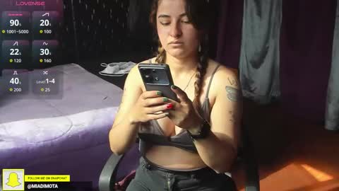 Snapshot of miadimota chatting on 13, 12, 2025 Mia online show from 13, 12, 2025