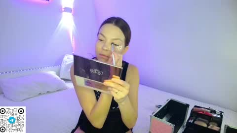 Snapshot of miafiora chatting on 15, 5, 2026 Mia online show from 15, 5, 2026