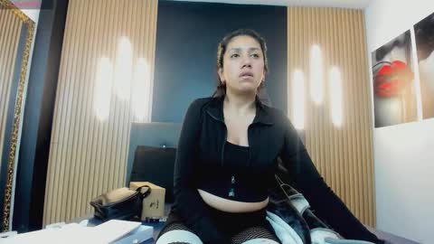 Mia Carter  Schedule 800 - 1430 gtm-5 online show from 9, 2, 2026