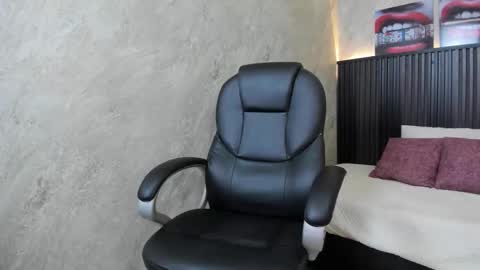 Snapshot of miafoxx__1 chatting on 21, 11, 2025 Mia online show from 21, 11, 2025