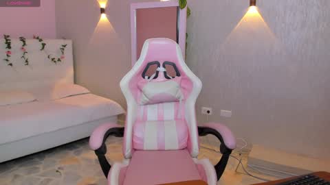 Mia Gomez online show from 17, 1, 2025