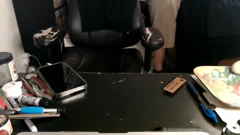 Snapshot of miaking chatting on 27, 11, 2025 Mark online show from 27, 11, 2025