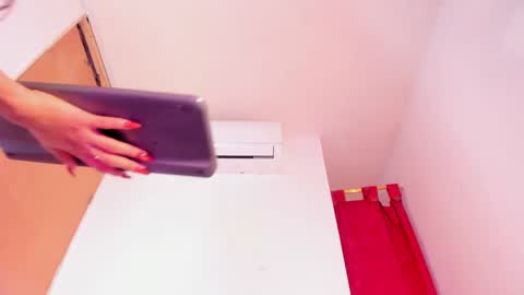 miakirshner_ online show from 11, 9, 2025