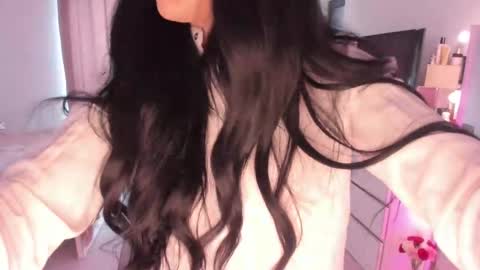 Snapshot of miaknoxxx chatting on 10, 3, 2025 Mia online show from 10, 3, 2025