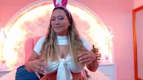 Snapshot of mialaurents chatting on 15, 12, 2025 Mia online show from 15, 12, 2025